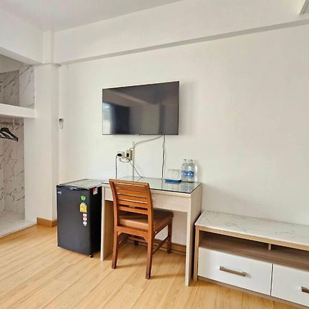 Crown Bts Nana Hotel Бангкок Екстер'єр фото