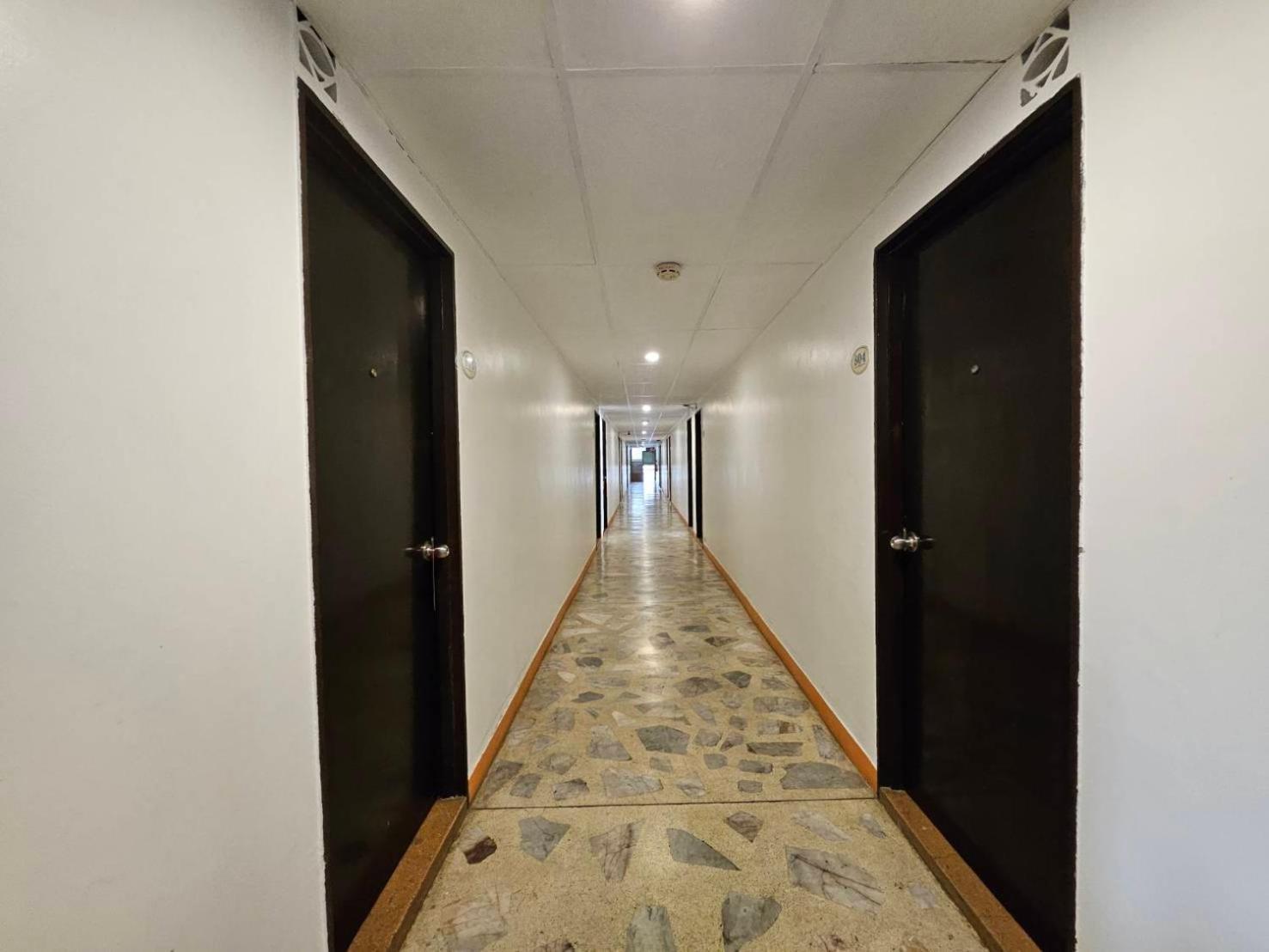 Crown Bts Nana Hotel Бангкок Екстер'єр фото