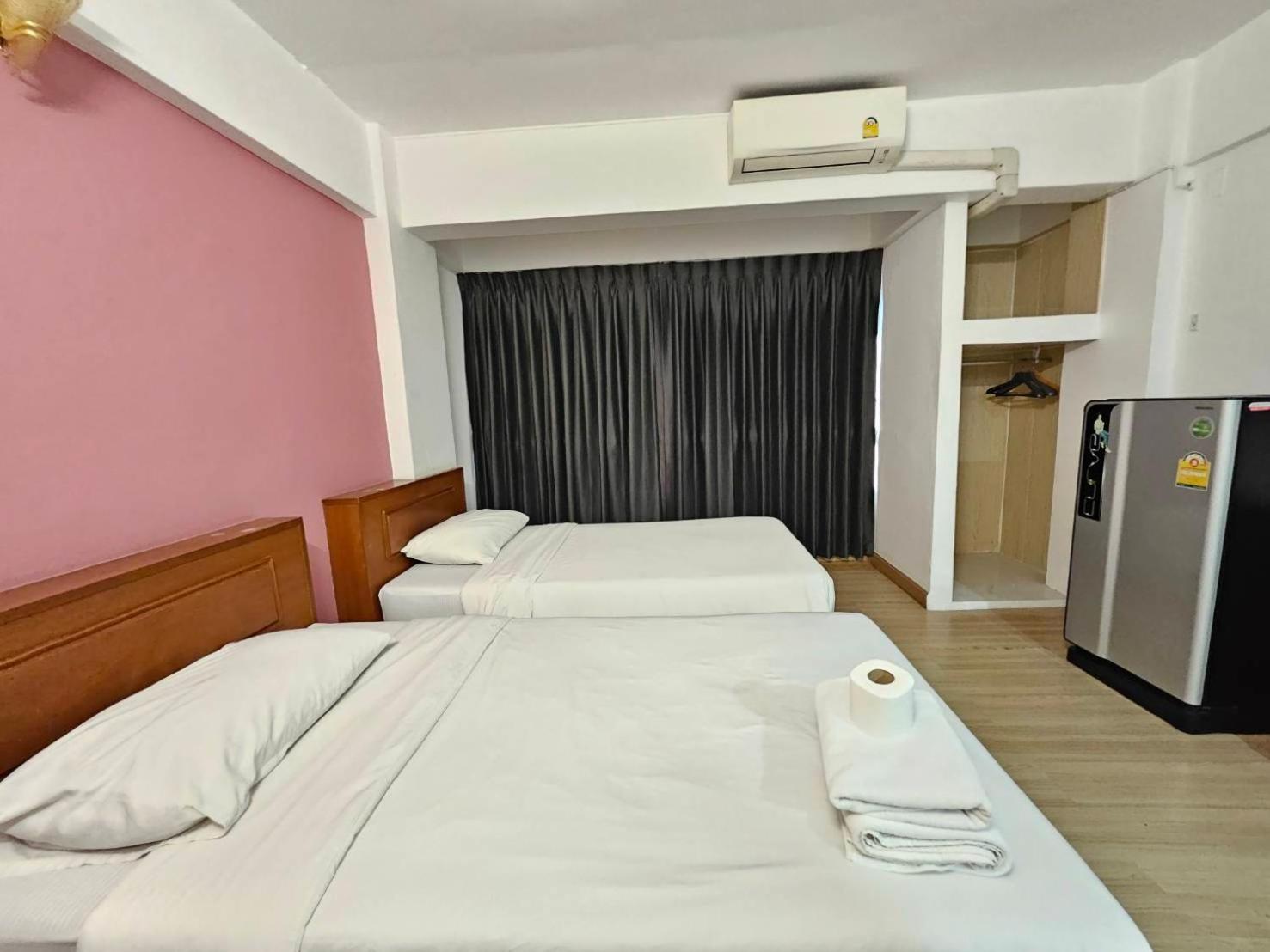 Crown Bts Nana Hotel Бангкок Екстер'єр фото