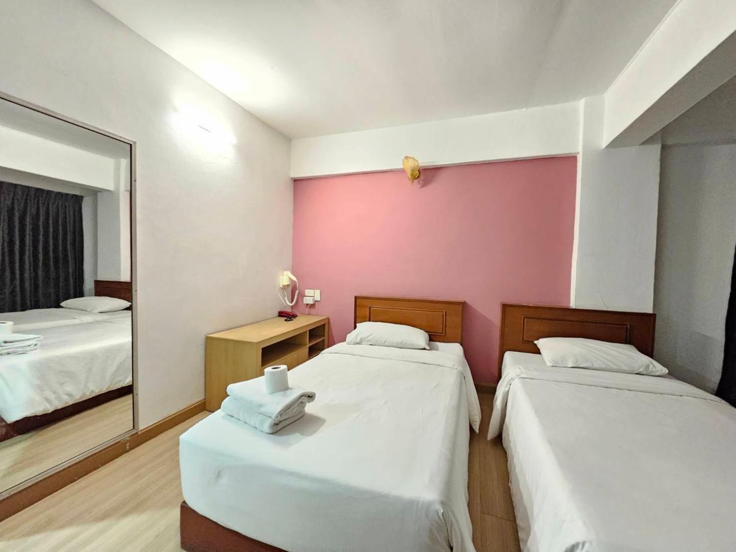 Crown Bts Nana Hotel Бангкок Екстер'єр фото