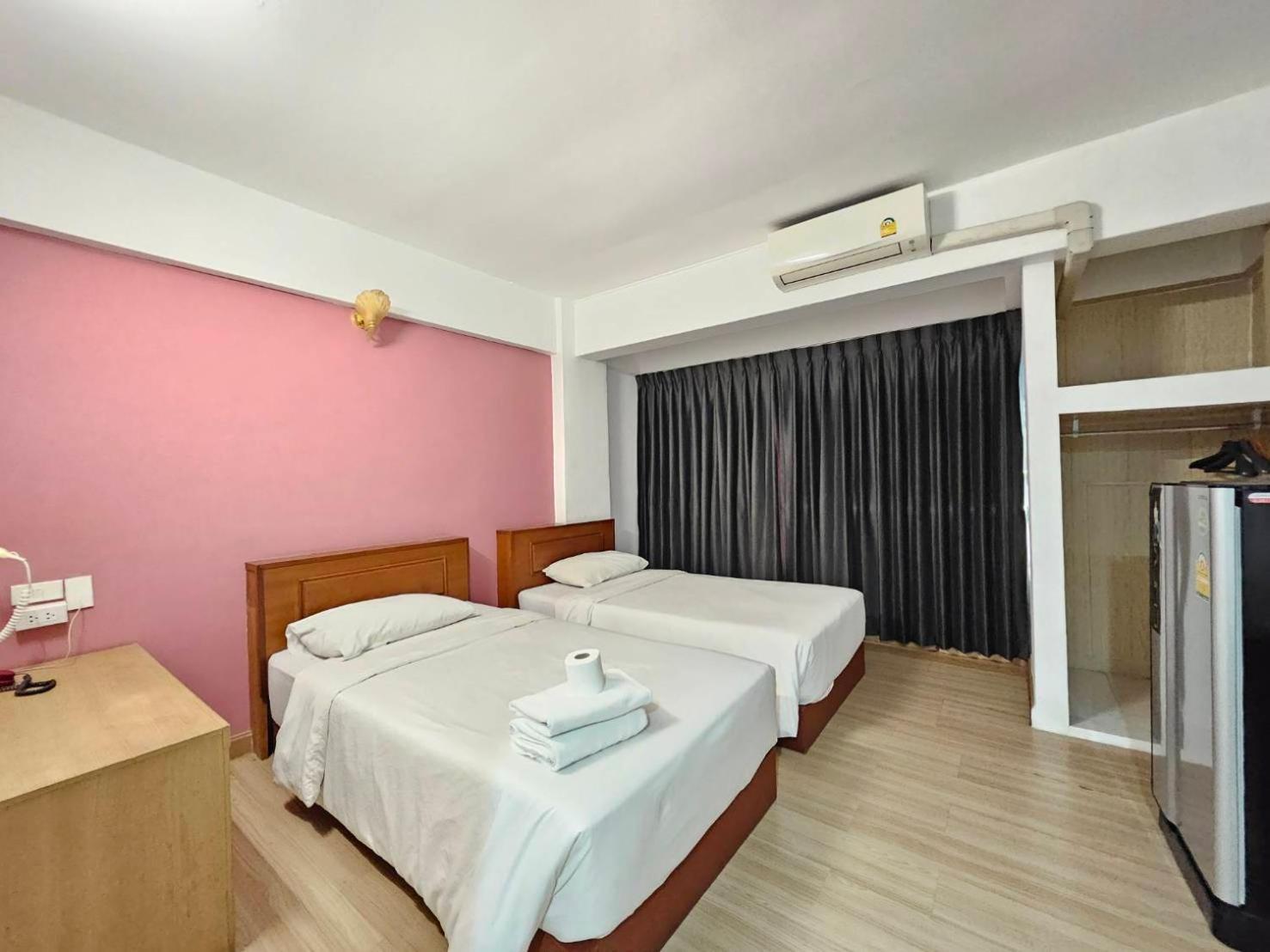 Crown Bts Nana Hotel Бангкок Екстер'єр фото
