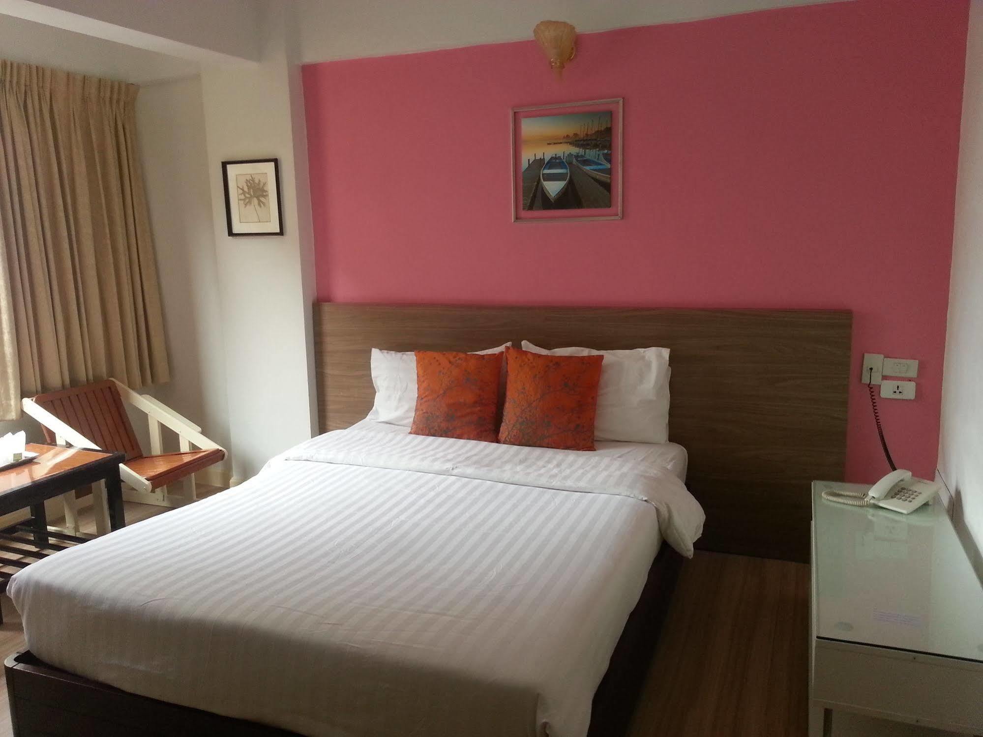 Crown Bts Nana Hotel Бангкок Екстер'єр фото