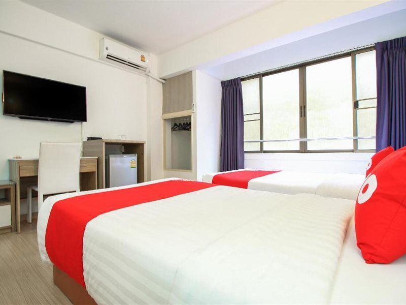 Crown Bts Nana Hotel Бангкок Екстер'єр фото